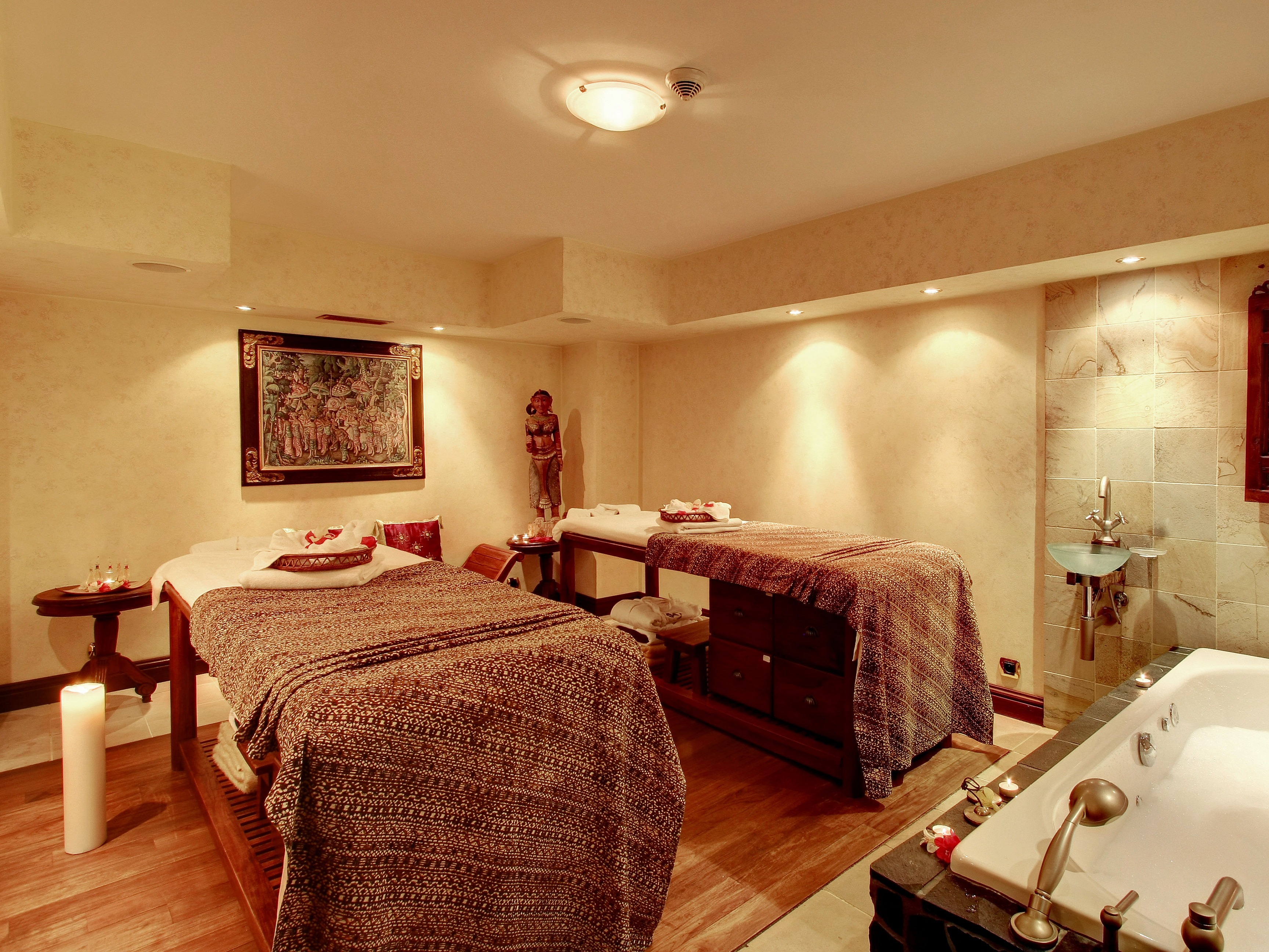 Two bed massage room in the Ecsotica Spa